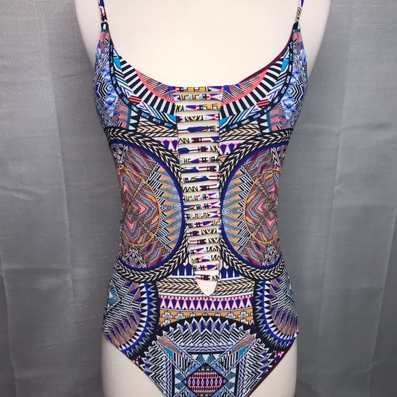 Red Carter Cutout Peek-a-boo Swimsuit Size Small - Picture 4 of 9